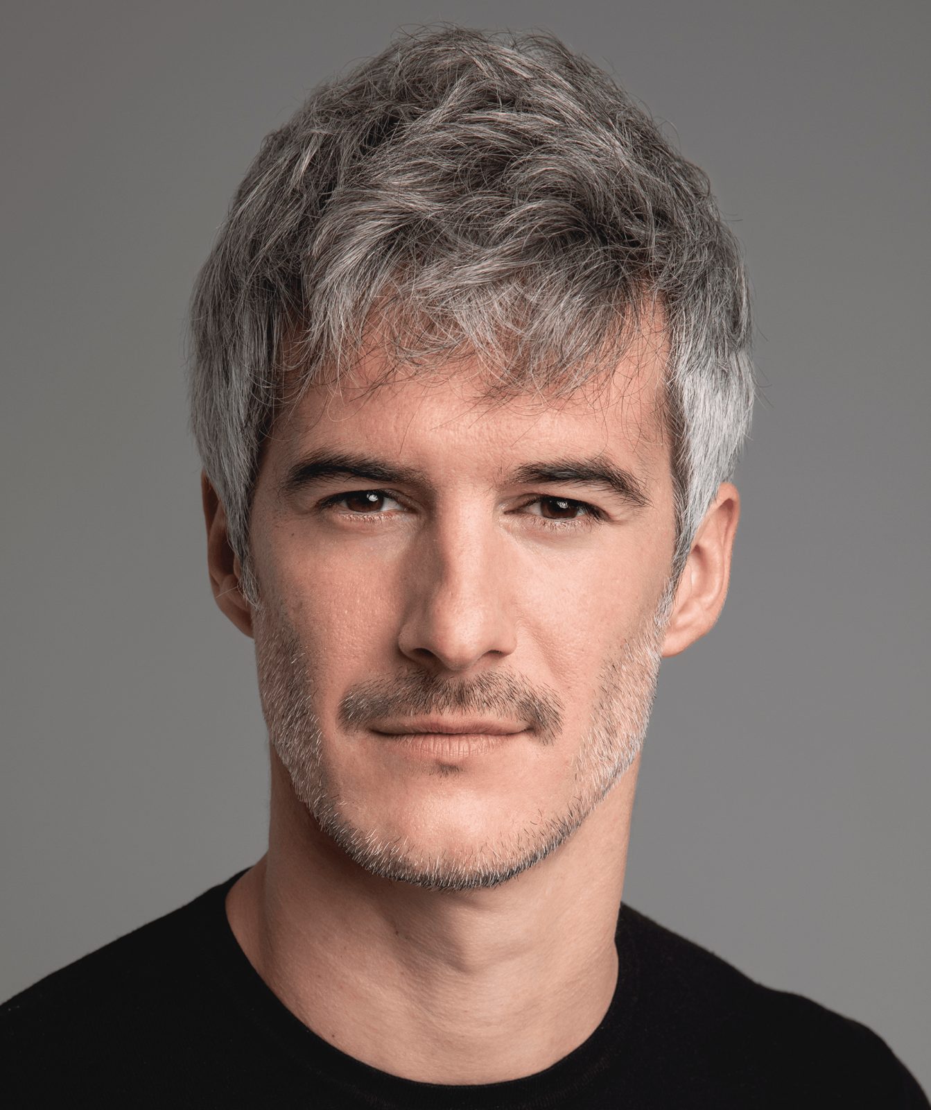 Angel Velasco." Sobre las Tablas "