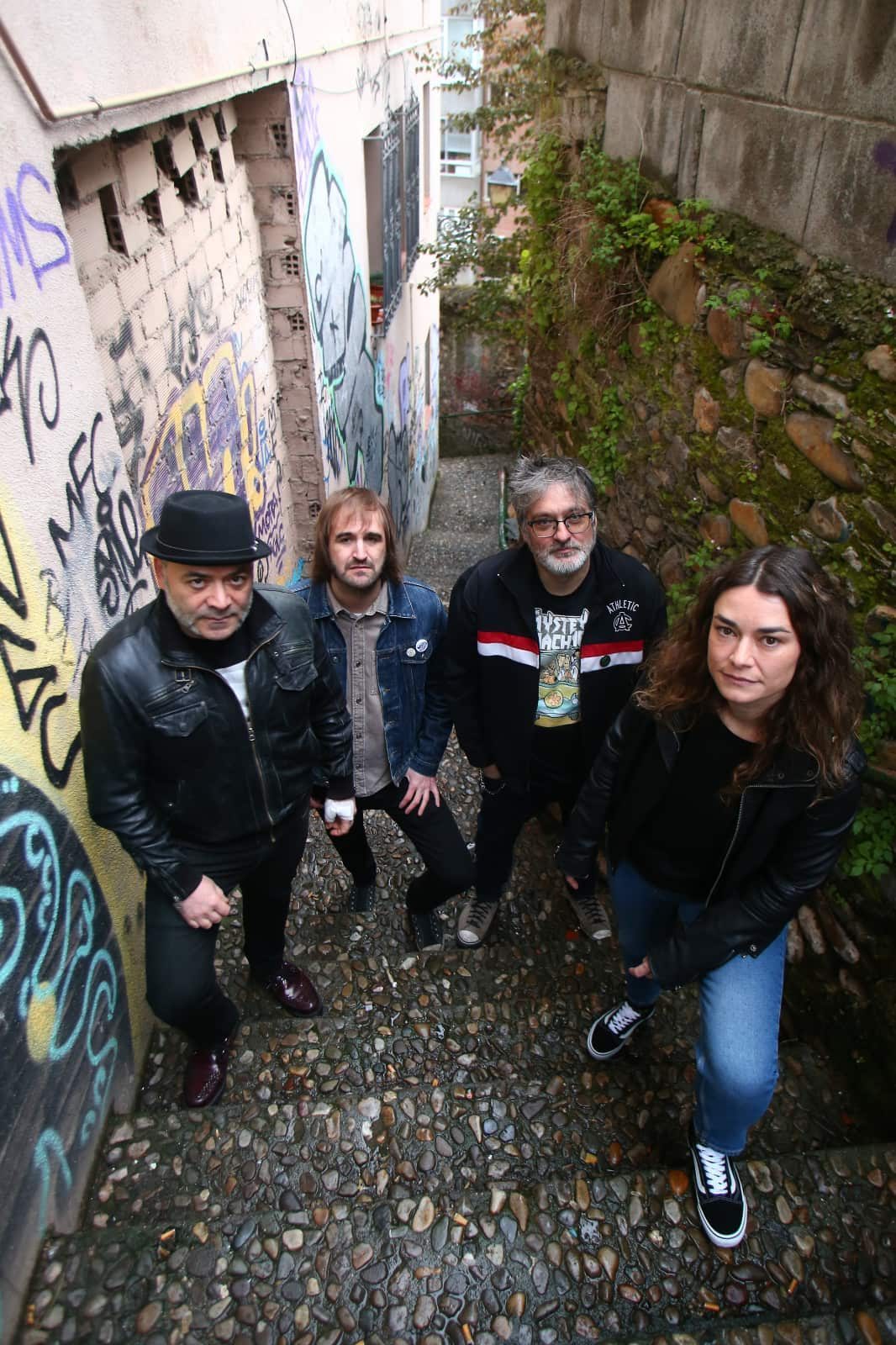 Carta Blanca.Los Bluffs