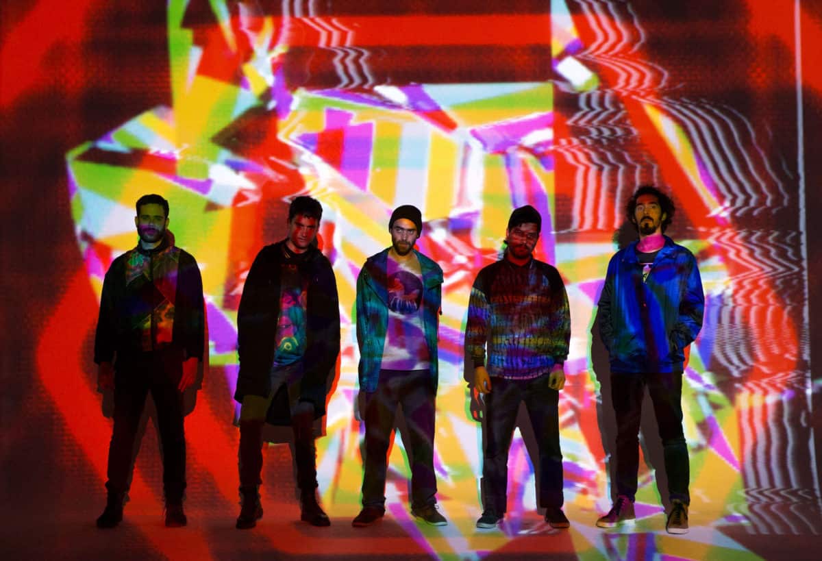 New Layer.In the House session.Live Act+Entrevista