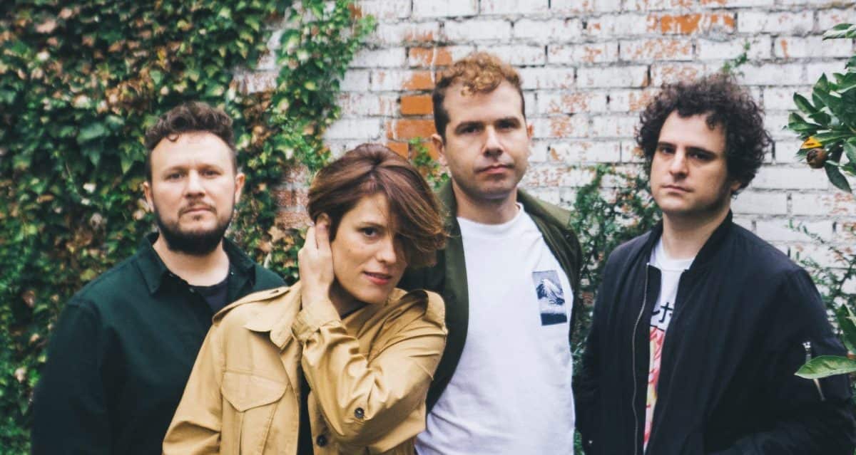 Carta Blanca.Triángulo de Amor Bizarro