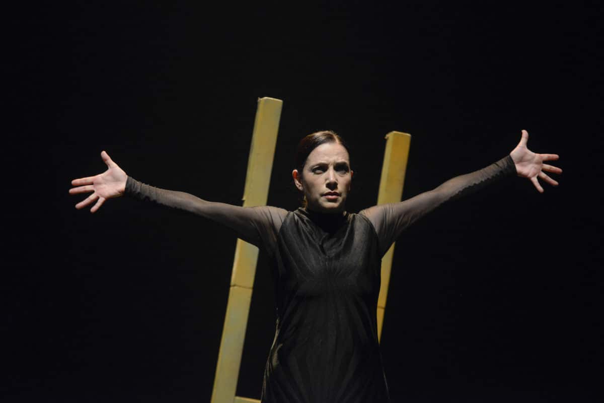 Eva Yerbabuena.Entrevista+pase grafico Ay!